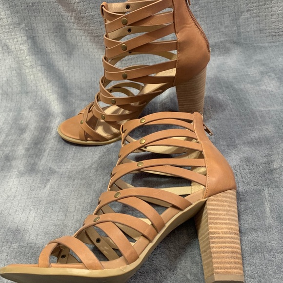 Heels - Picture 4 of 4